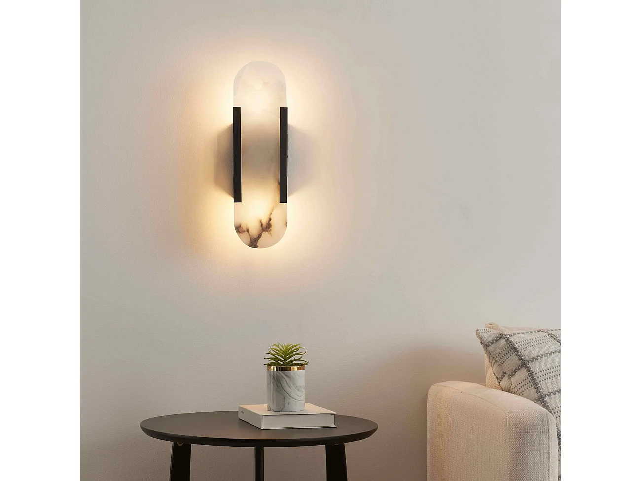 Applique chic métal noir et albâtre effet marbré - Enola