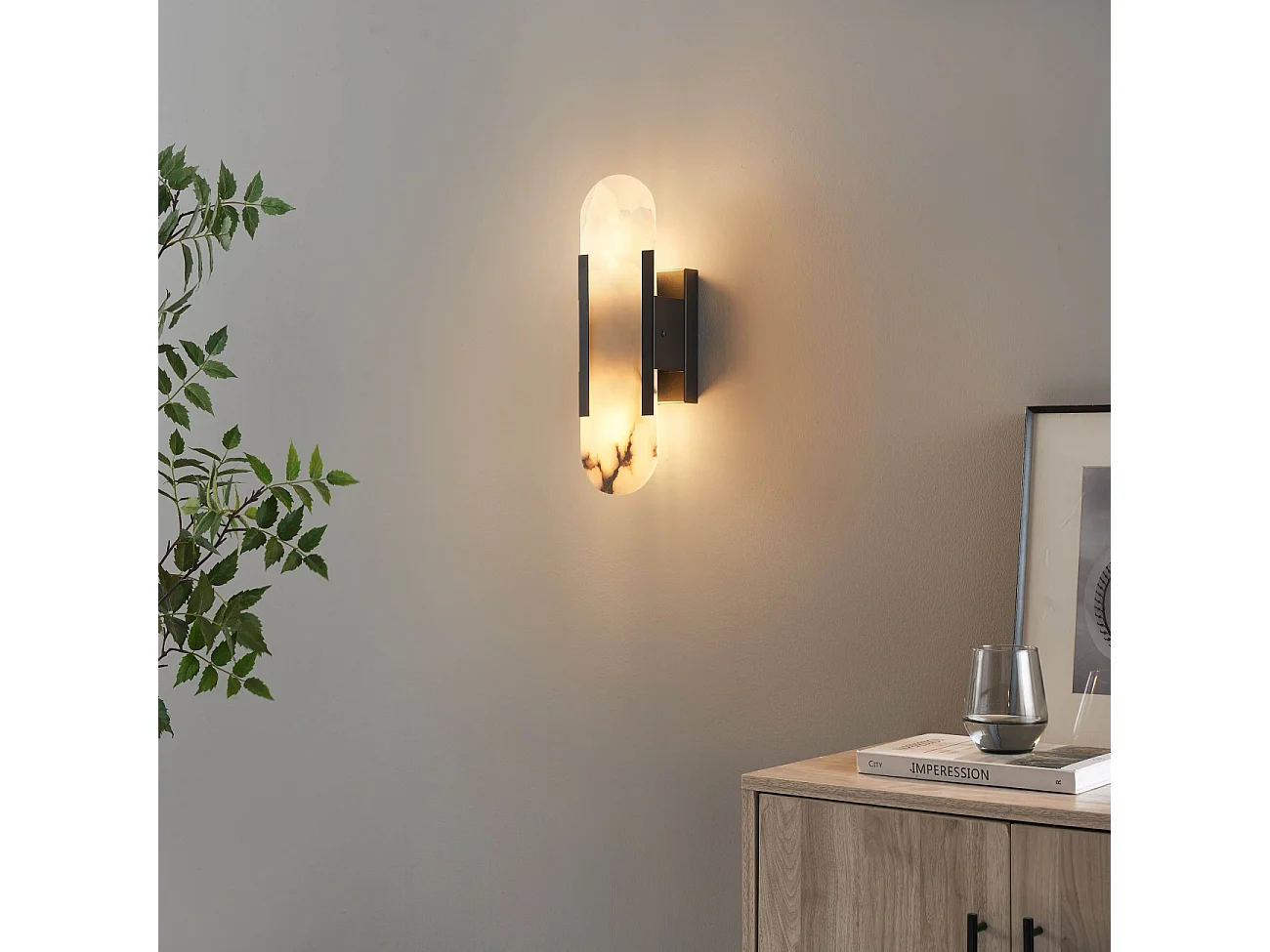 Applique chic métal noir et albâtre effet marbré - Enola