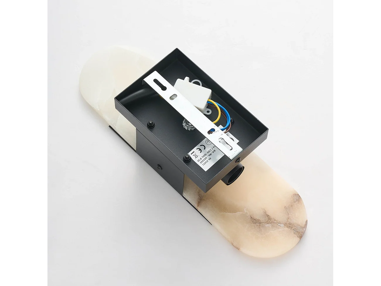 Applique chic métal noir et albâtre effet marbré - Enola