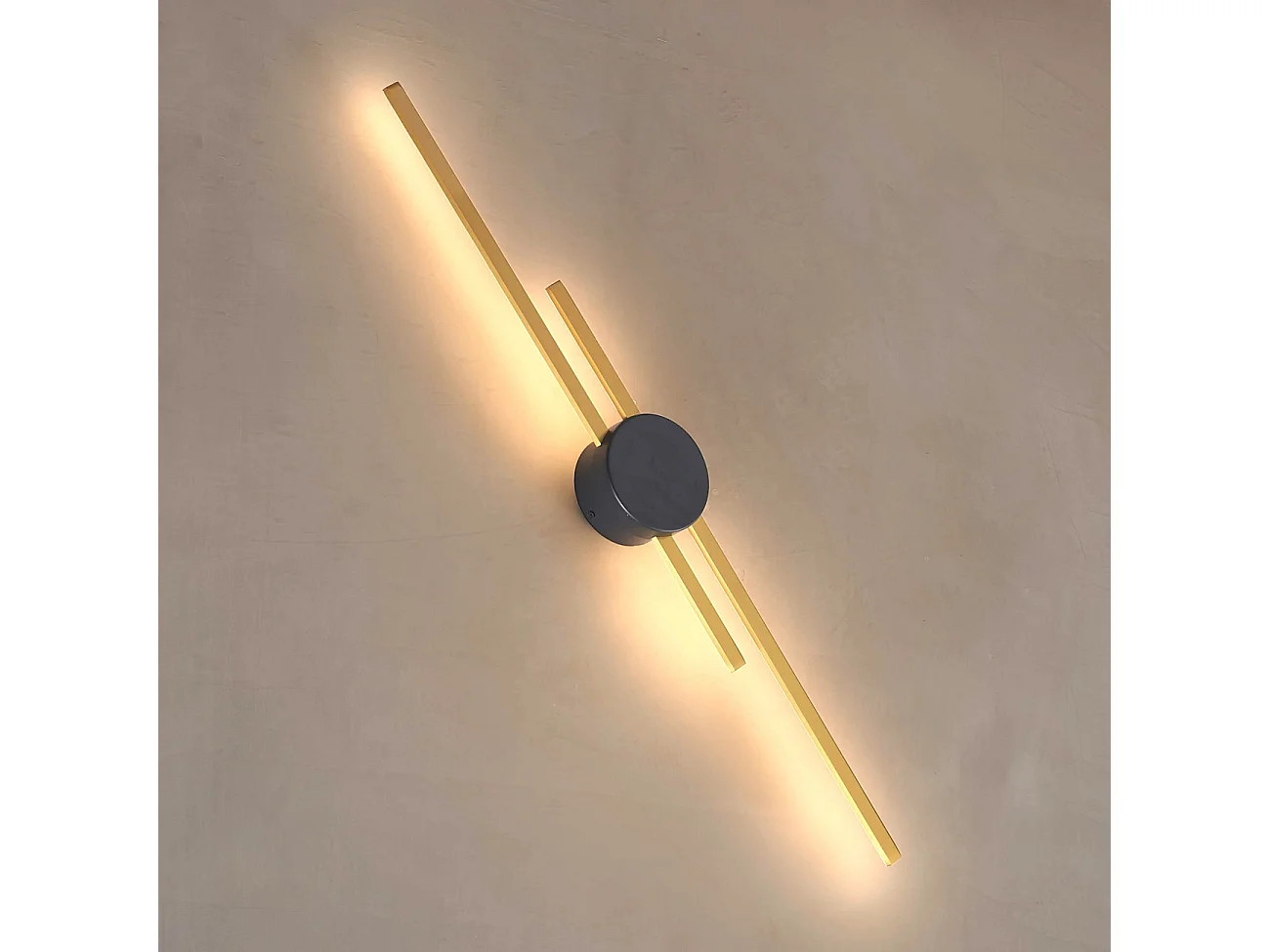 Grande applique laiton socle noir aux lignes épurées 89 cm - Pia