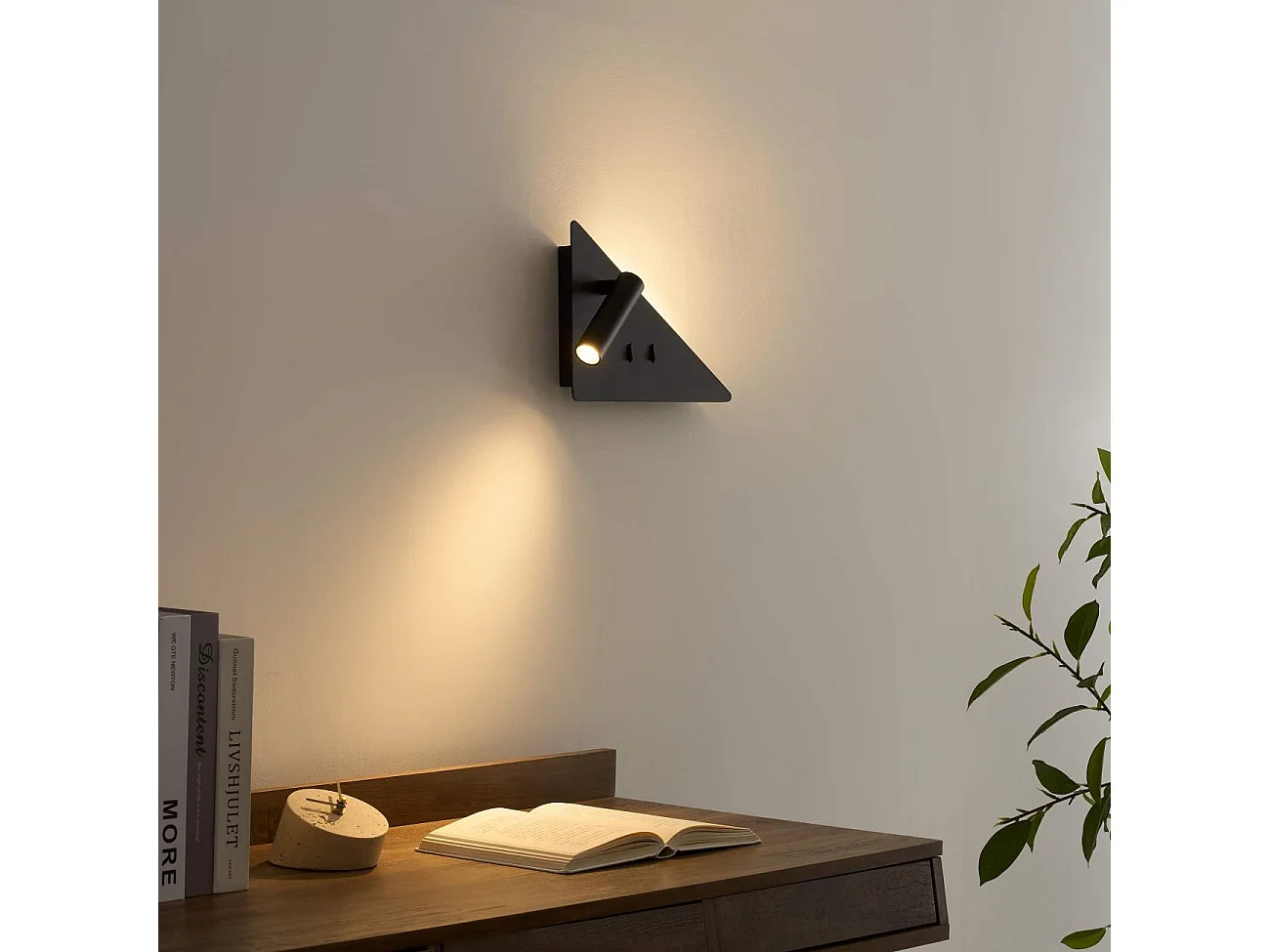 Applique noire triangle LED avec liseuse et angle droit à gauche - Elaris Type B