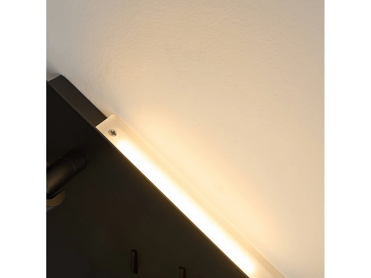 Applique noire triangle LED avec liseuse et angle droit à gauche - Elaris Type B