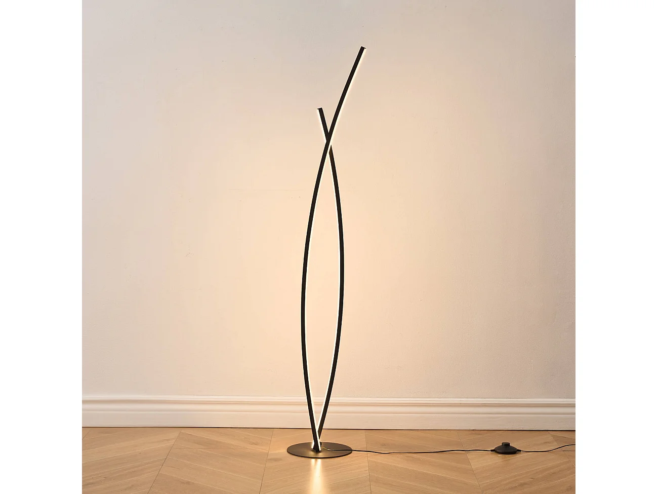 Lampadaire noir dimmable avec bras LED entrelacés - Elzo