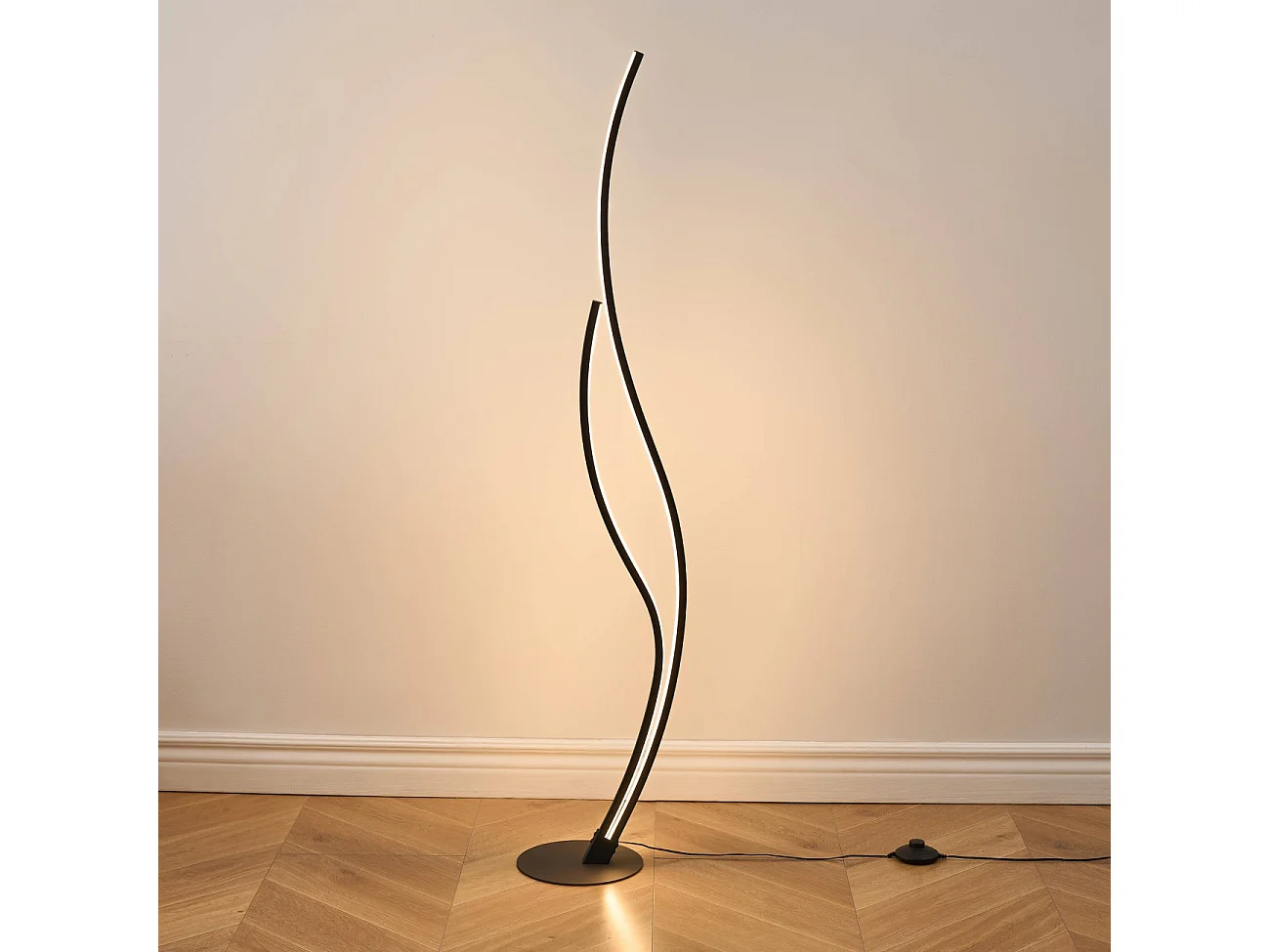 Lampadaire LED noir aux lignes ondulées dimmable - Ysoria