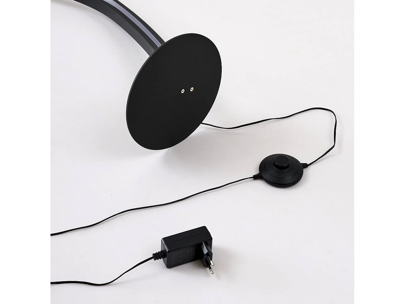 Lampadaire LED noir aux lignes ondulées dimmable - Ysoria