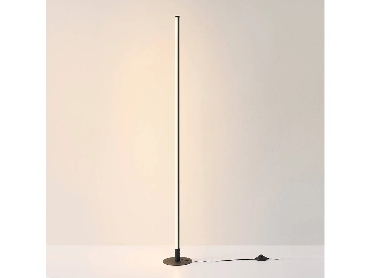 Lampadaire noir design LED minimaliste variateur intégré - Sloane