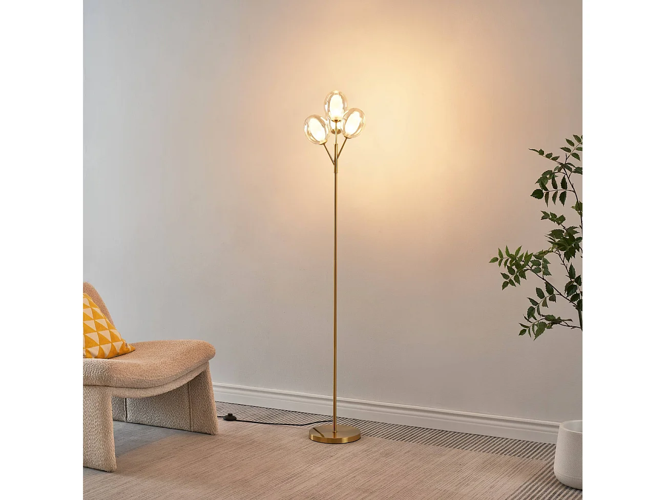 Lampadaire doré grappe de quatre verres doublé 165 cm - Seryn