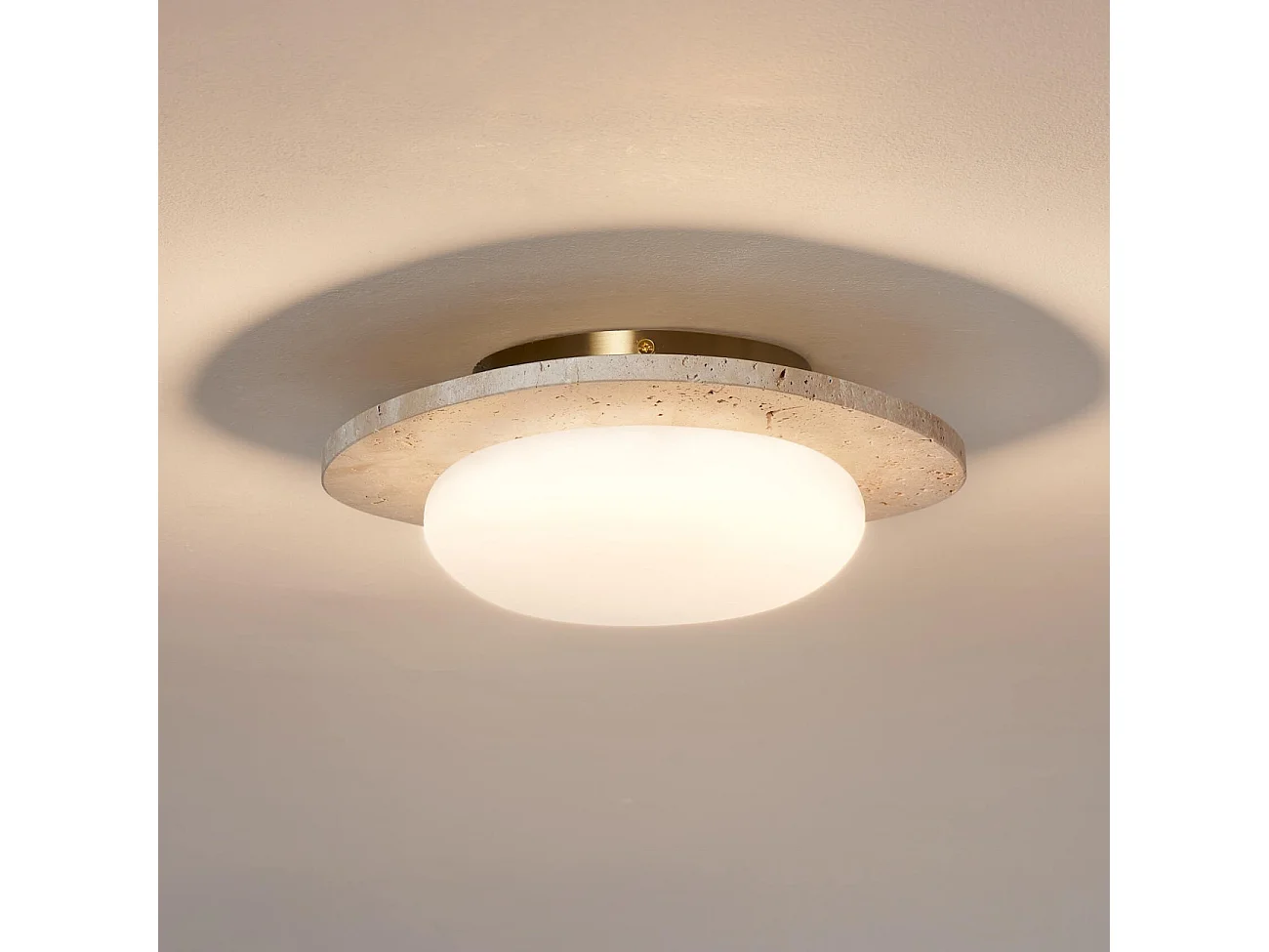 Applique ou plafonnier rond LED en travertin beige avec diffuseur blanc  - Nyméria