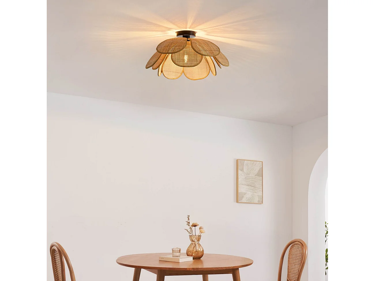 Plafonnier naturel en rotin avec une jolie forme florale 50 cm - Mariella
