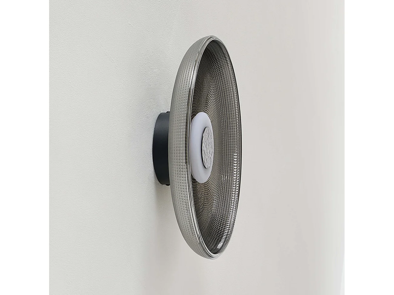 Plafonnier ou applique ronde LED verre fumé texturé et base noire  - Ossara