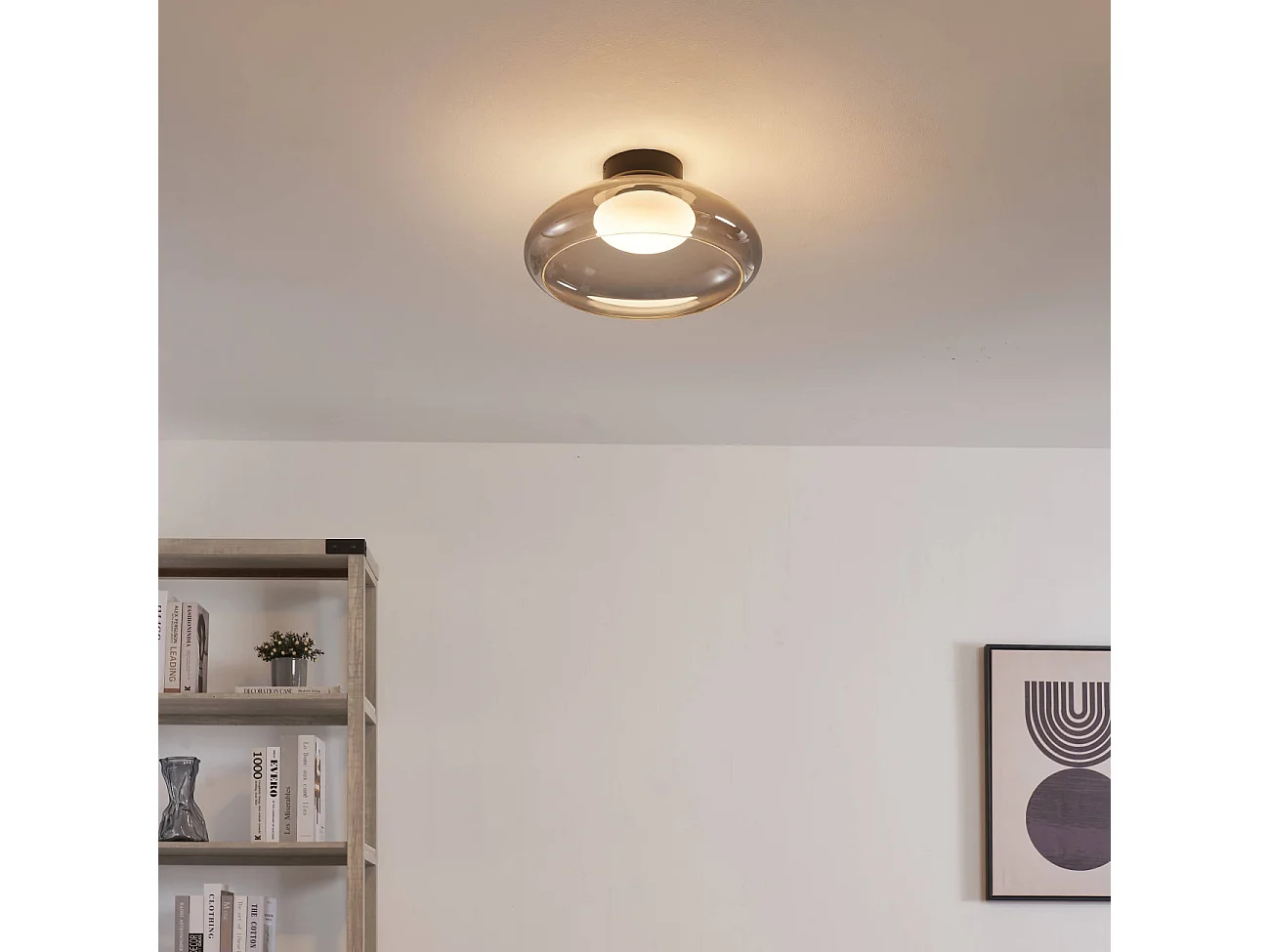 Éclairage LED rond ultra tendance avec abat-jour en verre fumé - Théoria