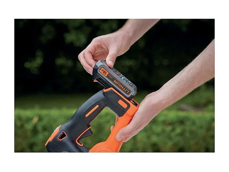 Draadloze heggenschaar BLACK+DECKER GTC18452PCB-XJ 18V, diamantgeslepen 45 cm mes, multidirectionele handgreep, zonder batterij en lader