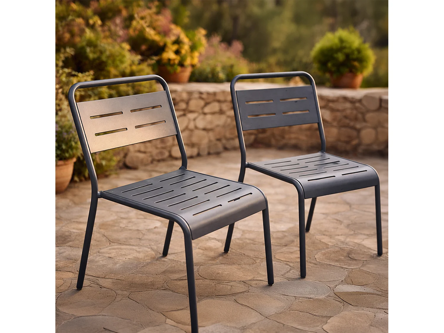 Lot de 2 chaises de jardin empilables gris foncé BERGAME