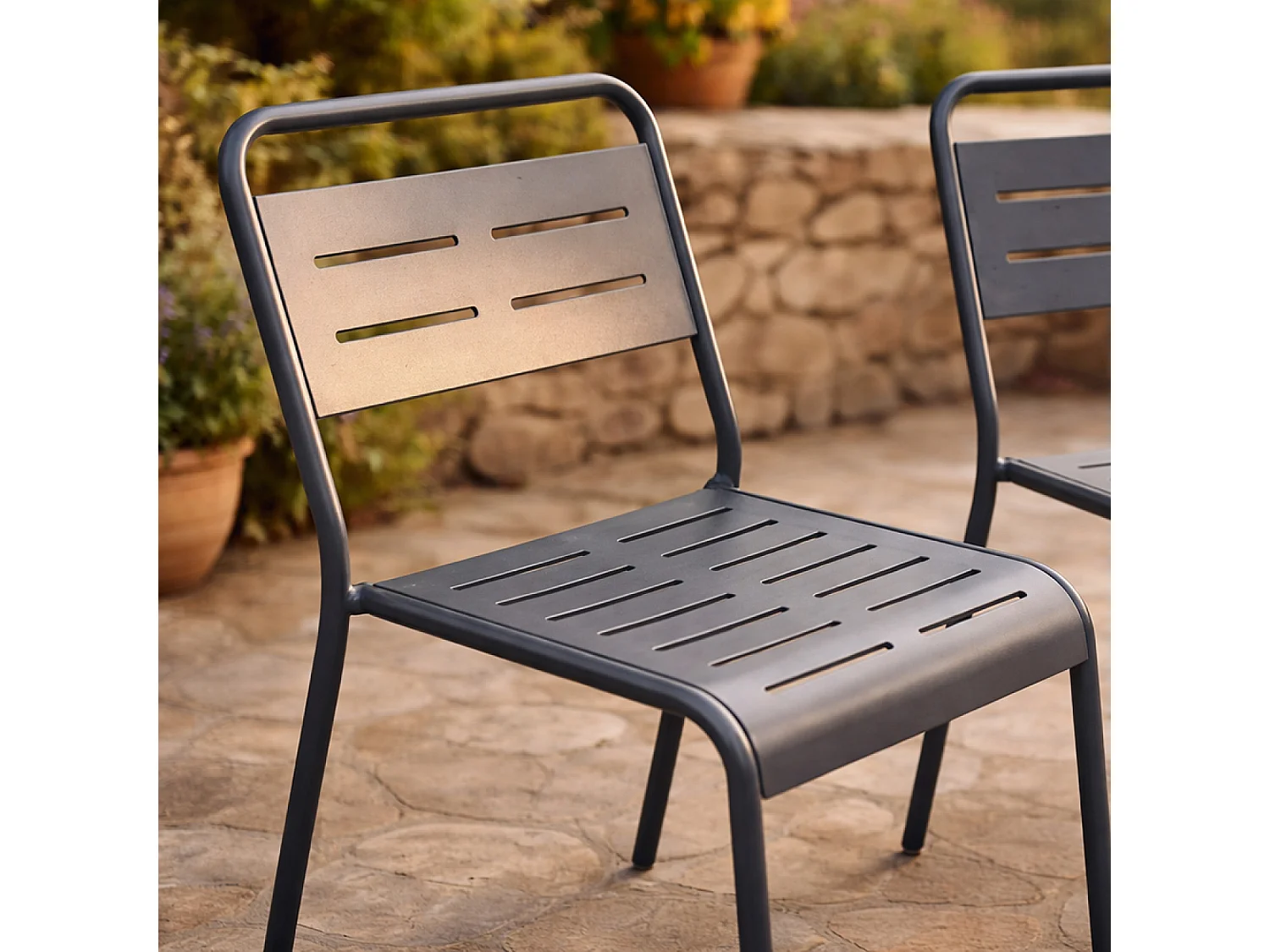 Lot de 2 chaises de jardin empilables gris foncé BERGAME