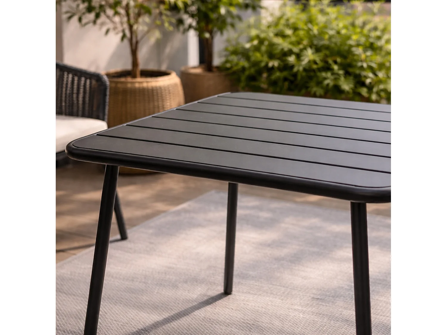 Table carrée 4 places 70x70cm gris foncé BERGAME