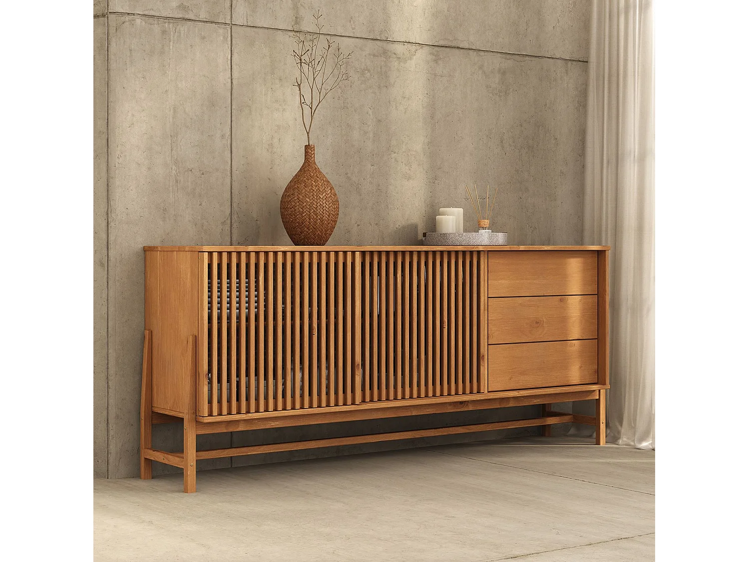 Buffet ADAMO L 175 cm en Bois Massif Couleur Chêne avec 2 Portes Coulissantes, 3 Tiroirs, Design Chaleureux à Lamelles