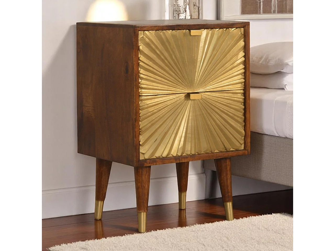 Artisan Furniture Table de chevet Manilla Gold en bois massif de manguier, 2 tiroirs plaqués laiton, doré et marron