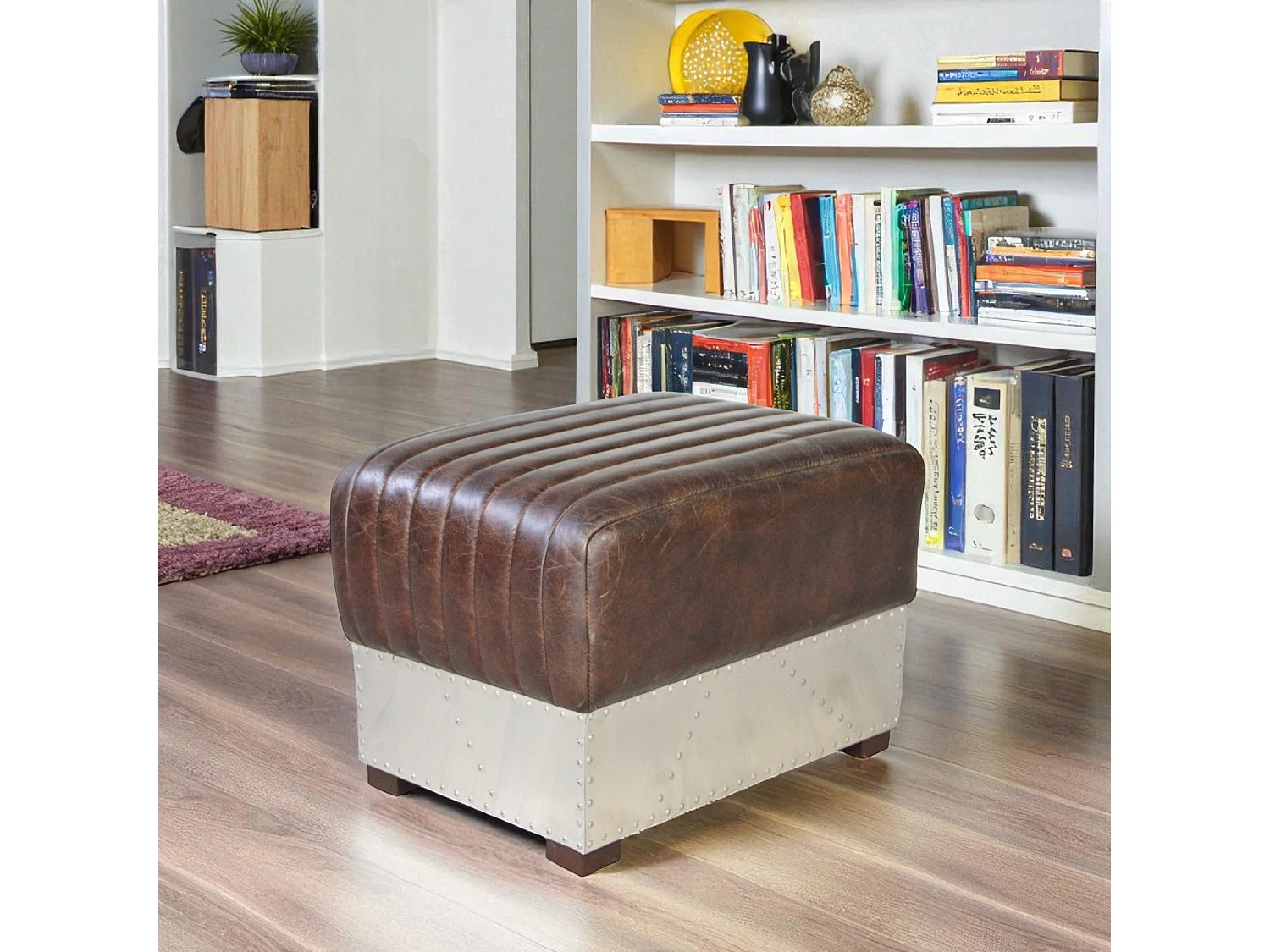 Pouf pelle marrone vintage metallo – modello St-Exupéry