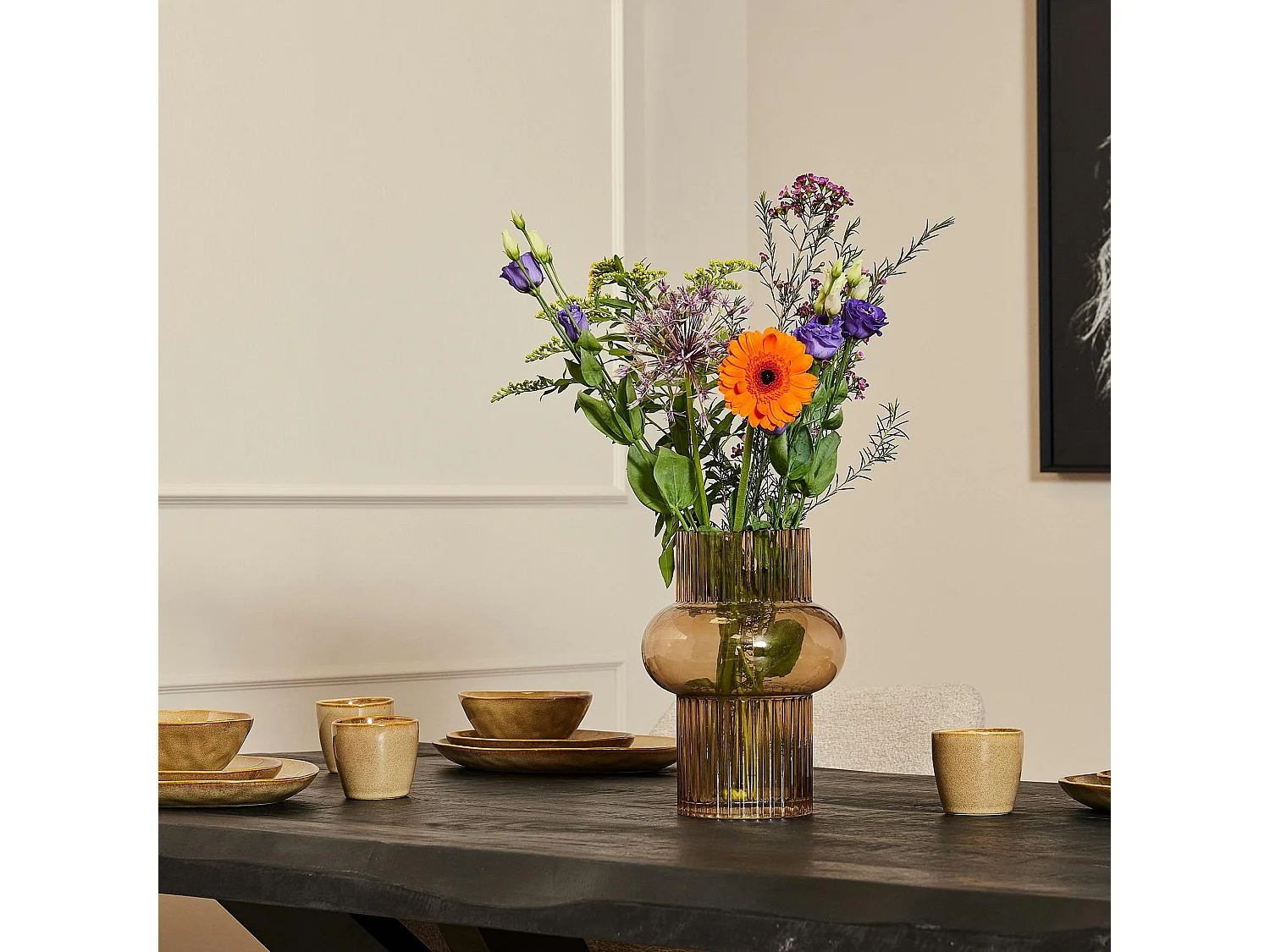 Table à manger bois noir à bords naturels 220 cm CALERO