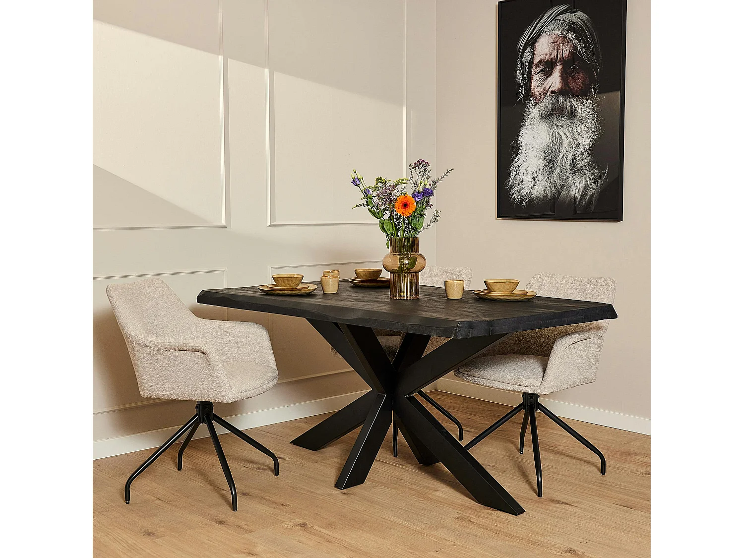 Table à manger bois noir à bords naturels 220 cm CALERO