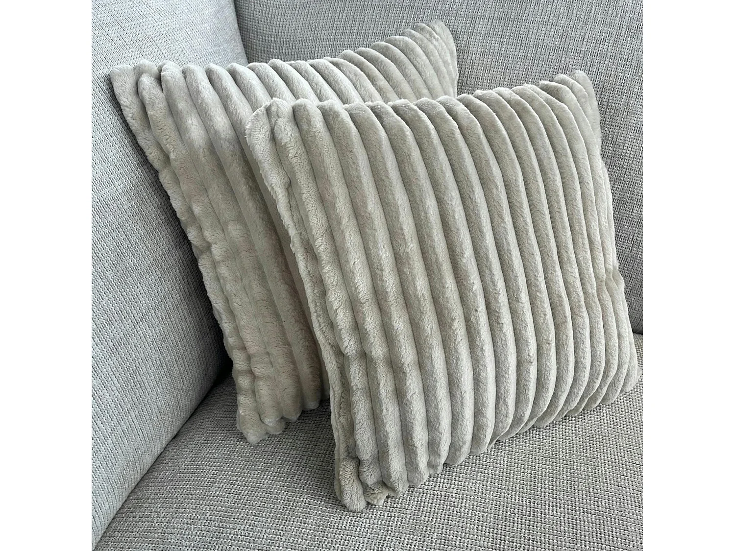 Coussin beige en velours côtelé RIVOLI