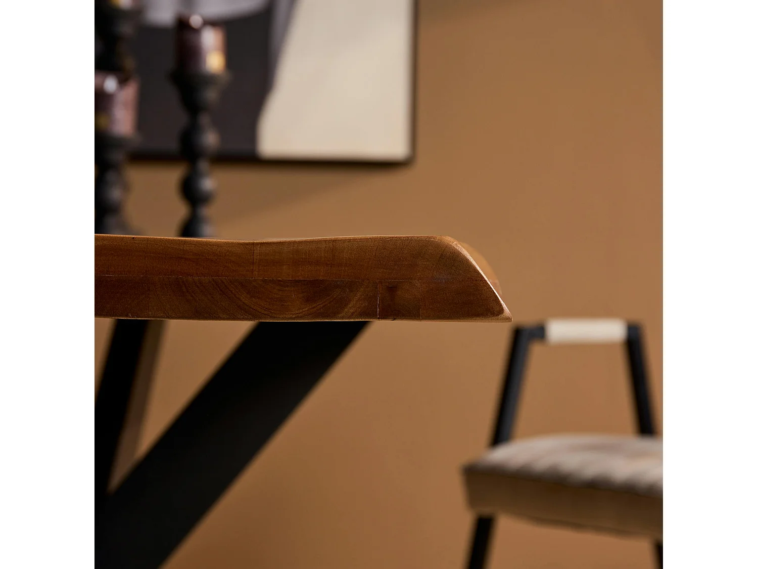 Table à manger bois à bords naturels 220 cm CALERO