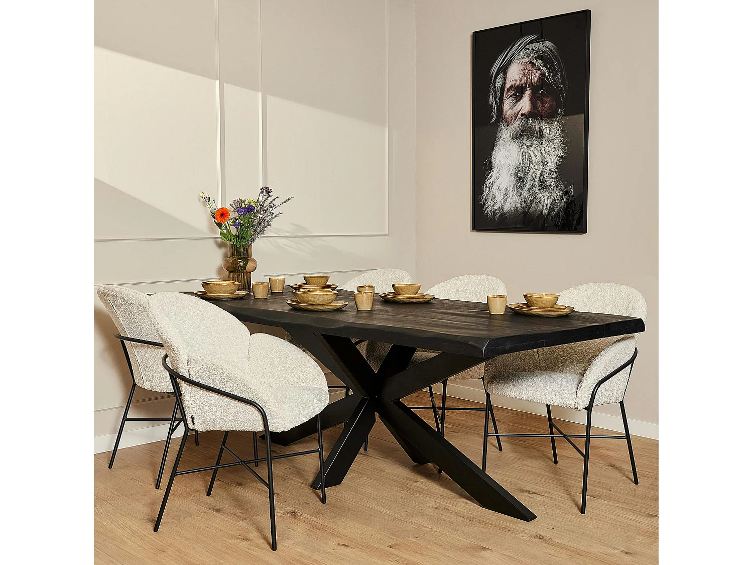 Table à manger bois noir à bords naturels 160 cm CALERO