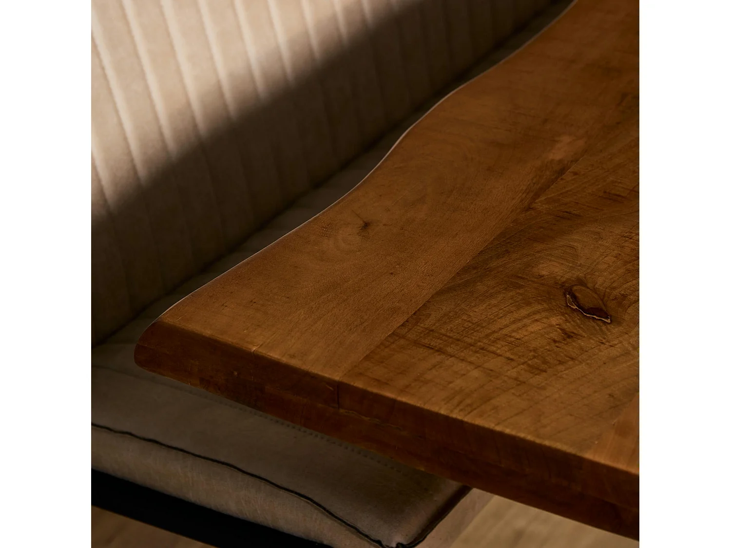 Table à manger bois à bords naturels 200 cm CALERO