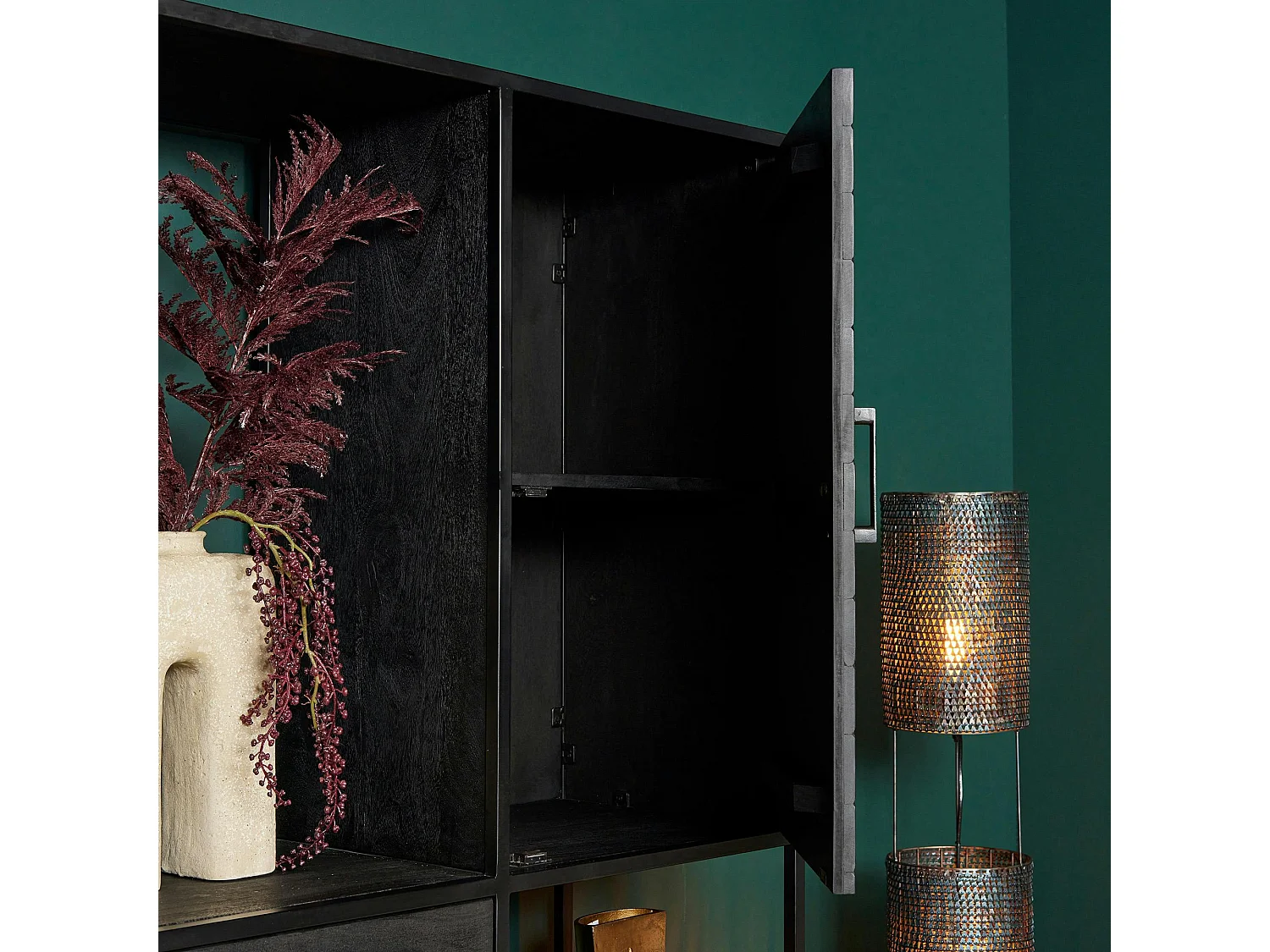 Bibliothèque étagère bois noir 4 portes motif chevron ALVERA