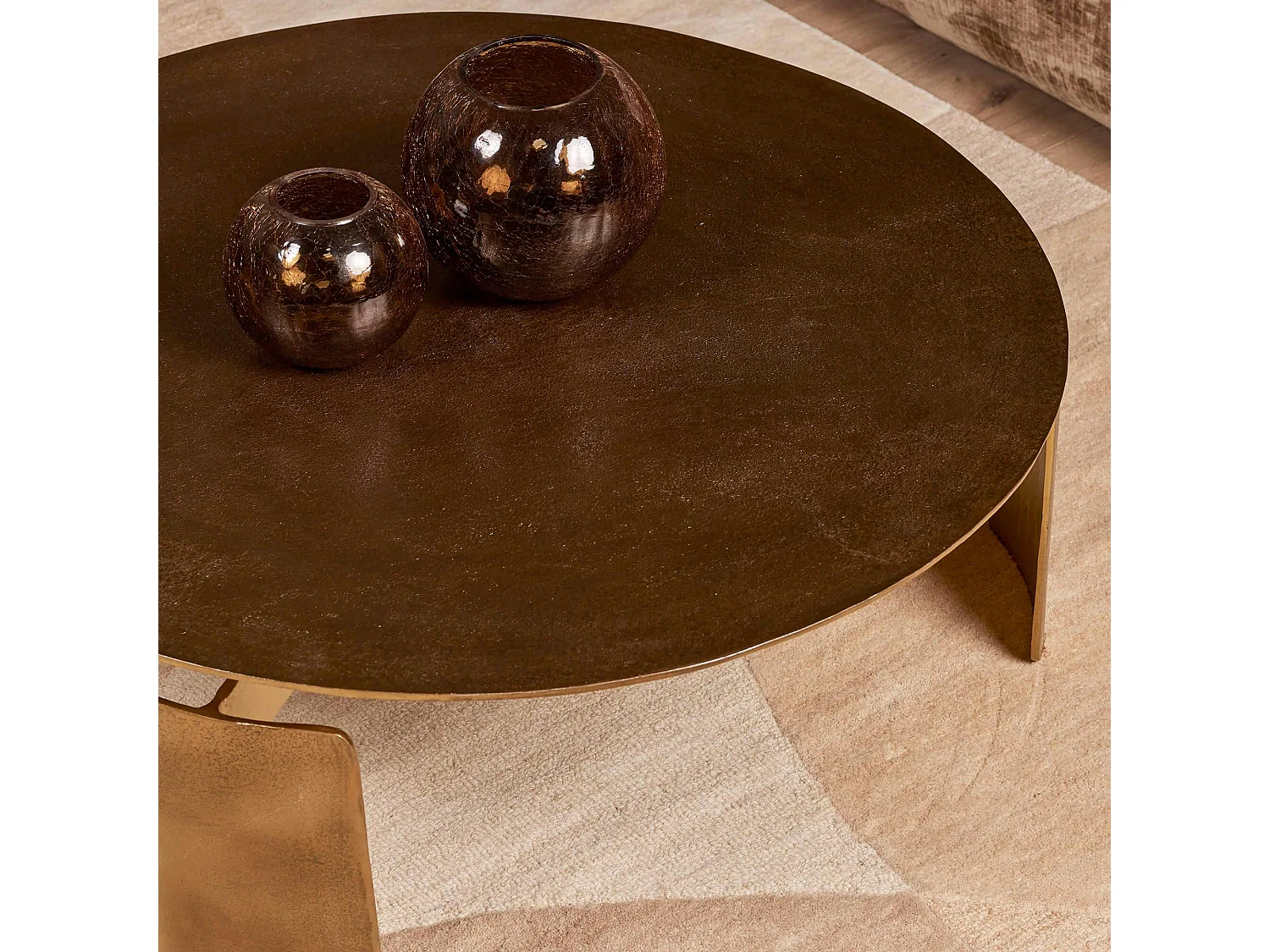 Table basse ronde en métal doré  Ø90 cm KANO