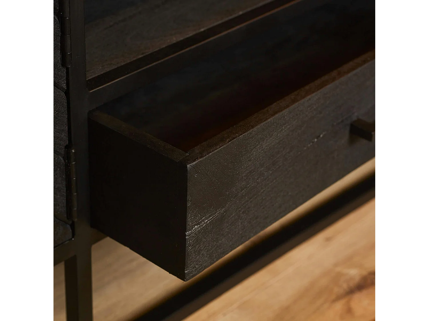 Long meuble TV bois noir 4 portes motif chevron ALVERA