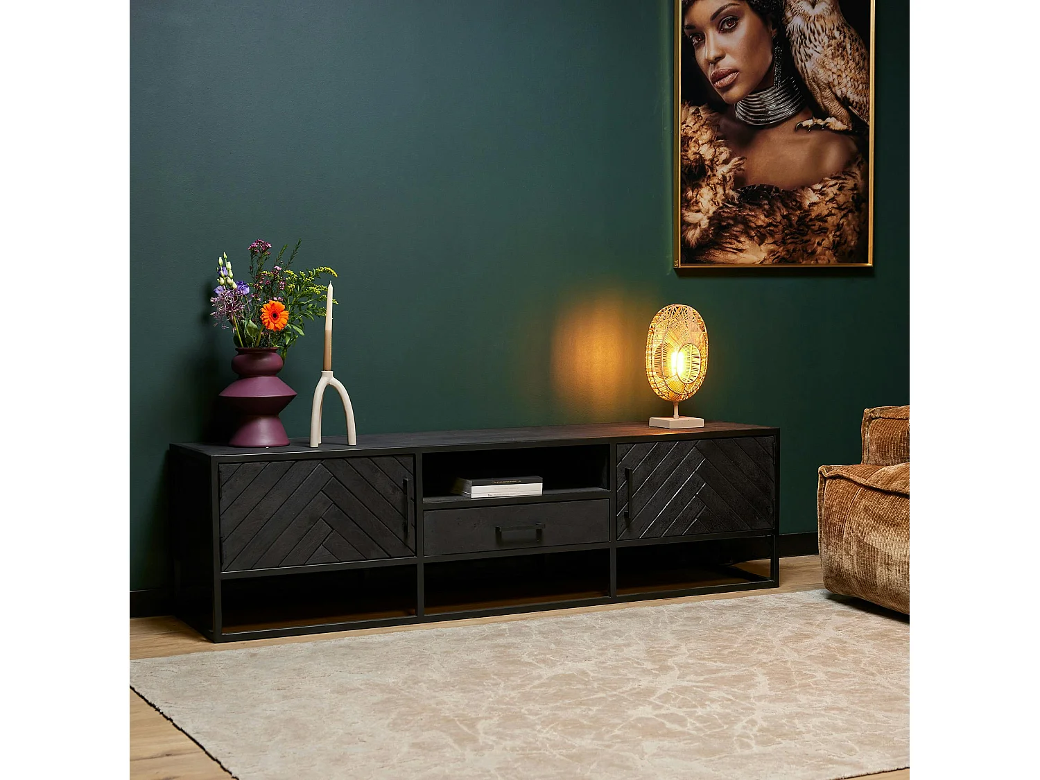 Meuble TV bois noir 2 portes motif chevron ALVERA