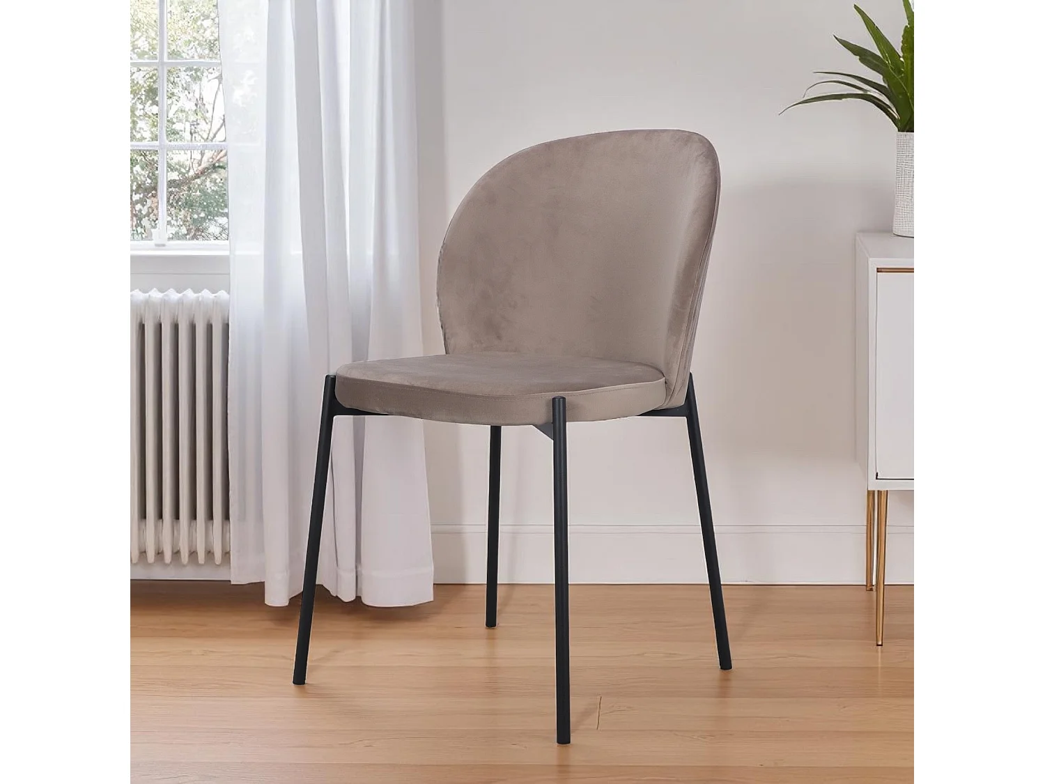 4er-Set Veloursstühle Beige mit schwarzen Metallbeinen – Kollektion Newcastle