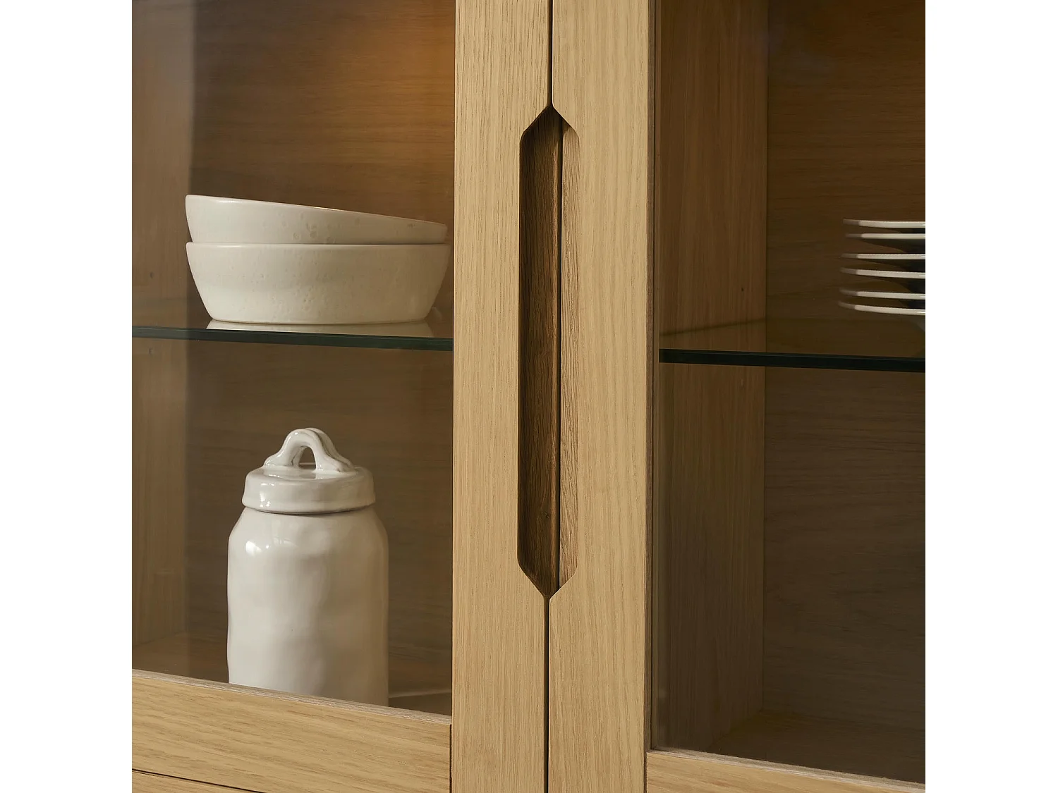 Vitrine mit LED Beleuchtung mit 2 Glastüren Kerteminde - Eichenfurnier & MDF - Wildeiche