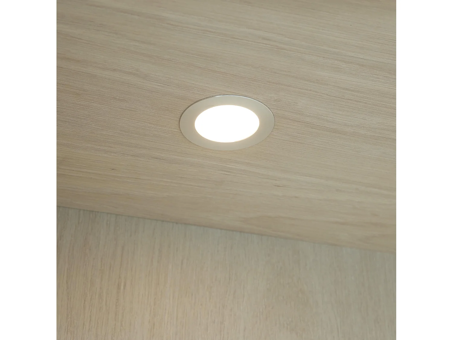 Vitrine mit LED Beleuchtung mit 2 Glastüren Kerteminde - Eichenfurnier & MDF - Eiche bianco