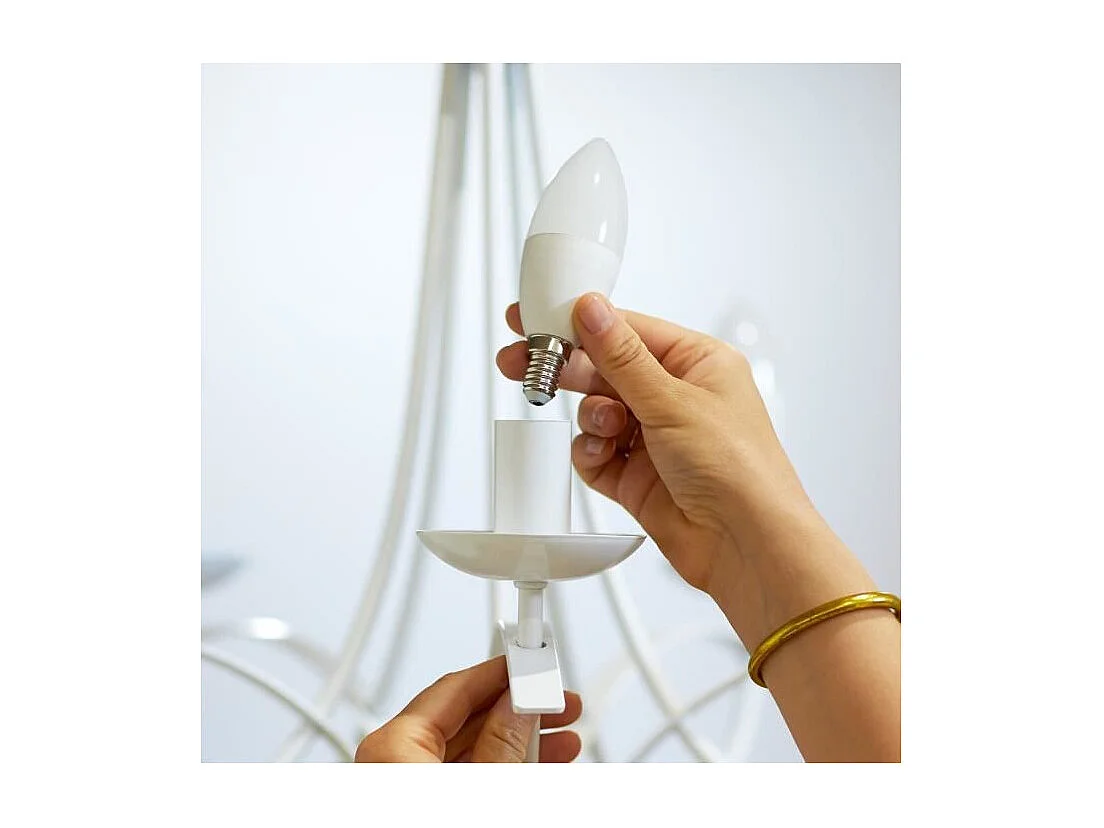 Lâmpada LED conectada WiZ E14 4,9W 470 lm RGBWW regulável WiFi Bluetooth compatível com Alexa Google Siri