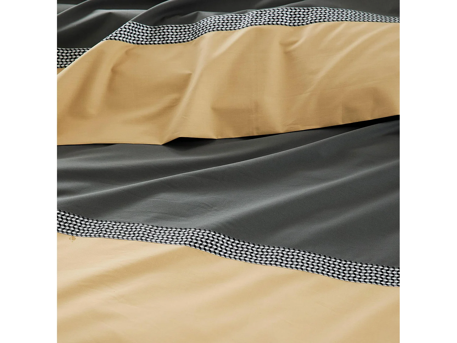 Parure de lit 300x240 cm percale coton MACASSAR Moka 3 pièces