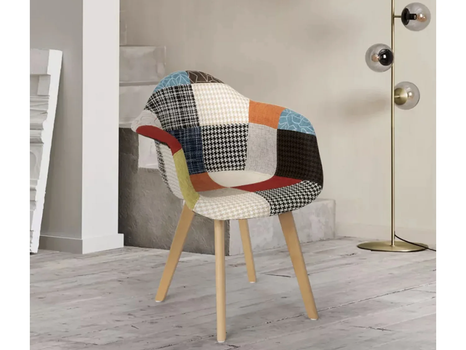Fauteuil tissu patchwork et pied chêne clair Tarkal