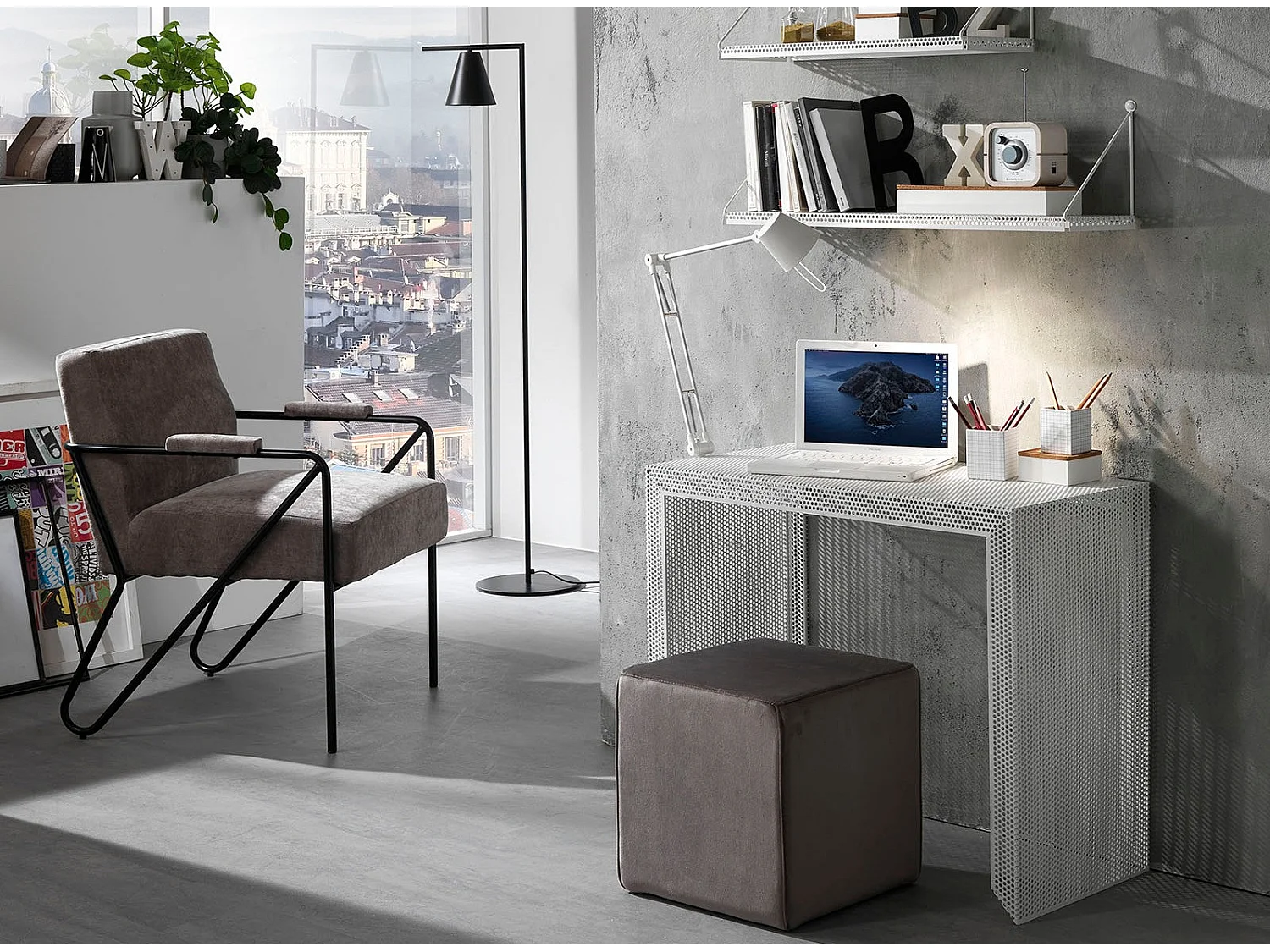 Fauteuil Apach grijs fluweel en antraciet metalen poten