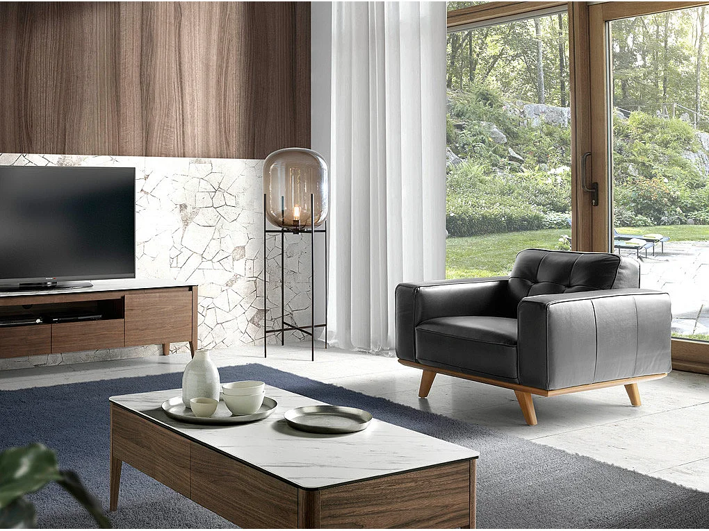 Kiro gewatteerde zwart lederen fauteuil en massief houten poten