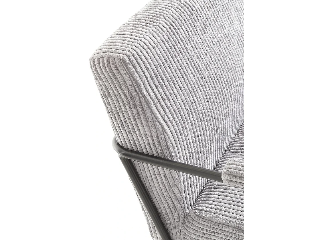 Apach lichtgrijze fluwelen fauteuil en antraciet metalen poten