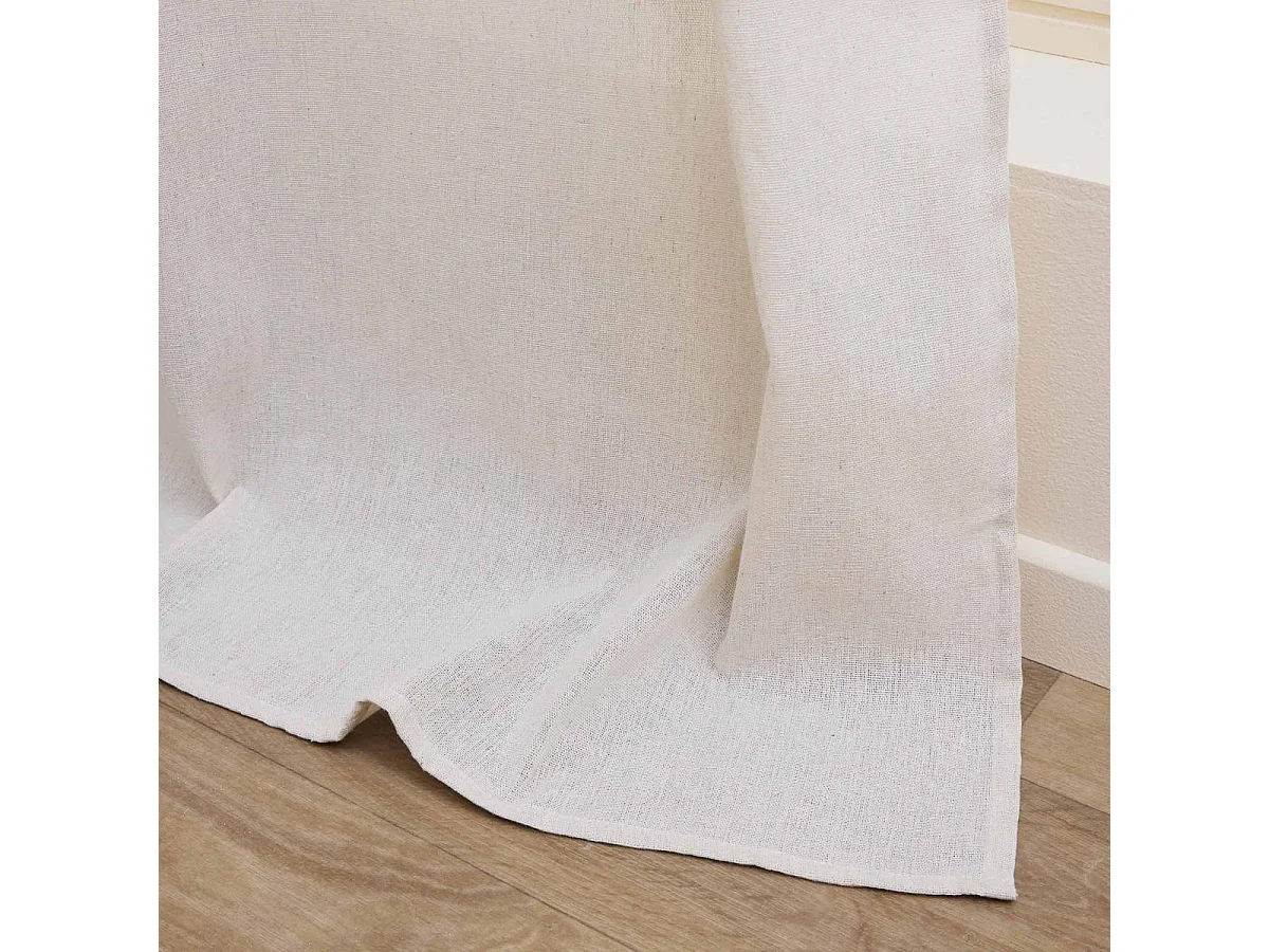 Cortina con ojales de yute con borlas