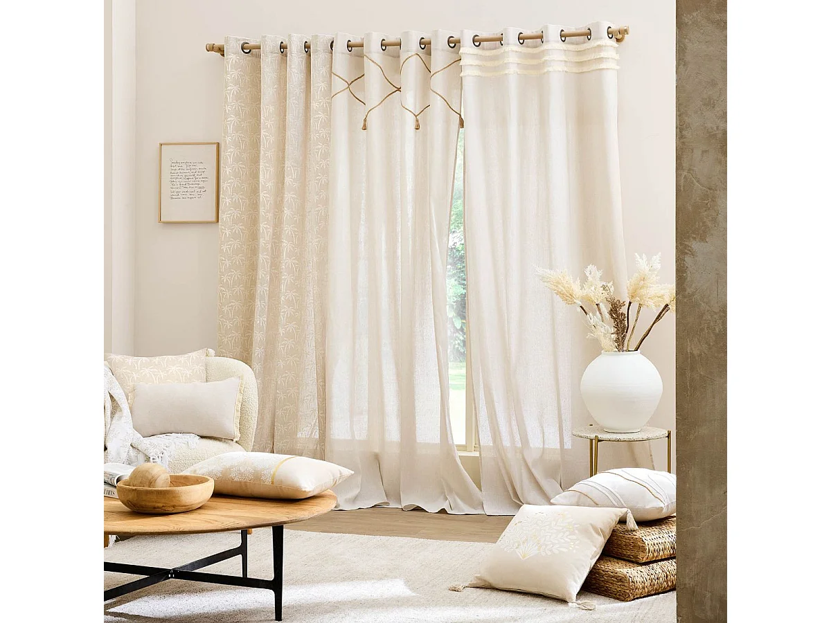 Cortina con ojales de yute con borlas