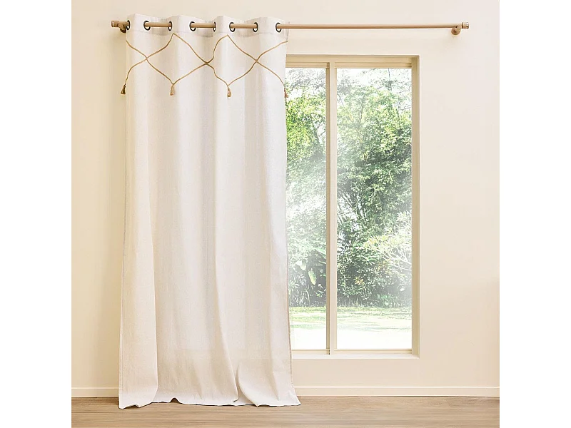 Cortina con ojales de yute con borlas