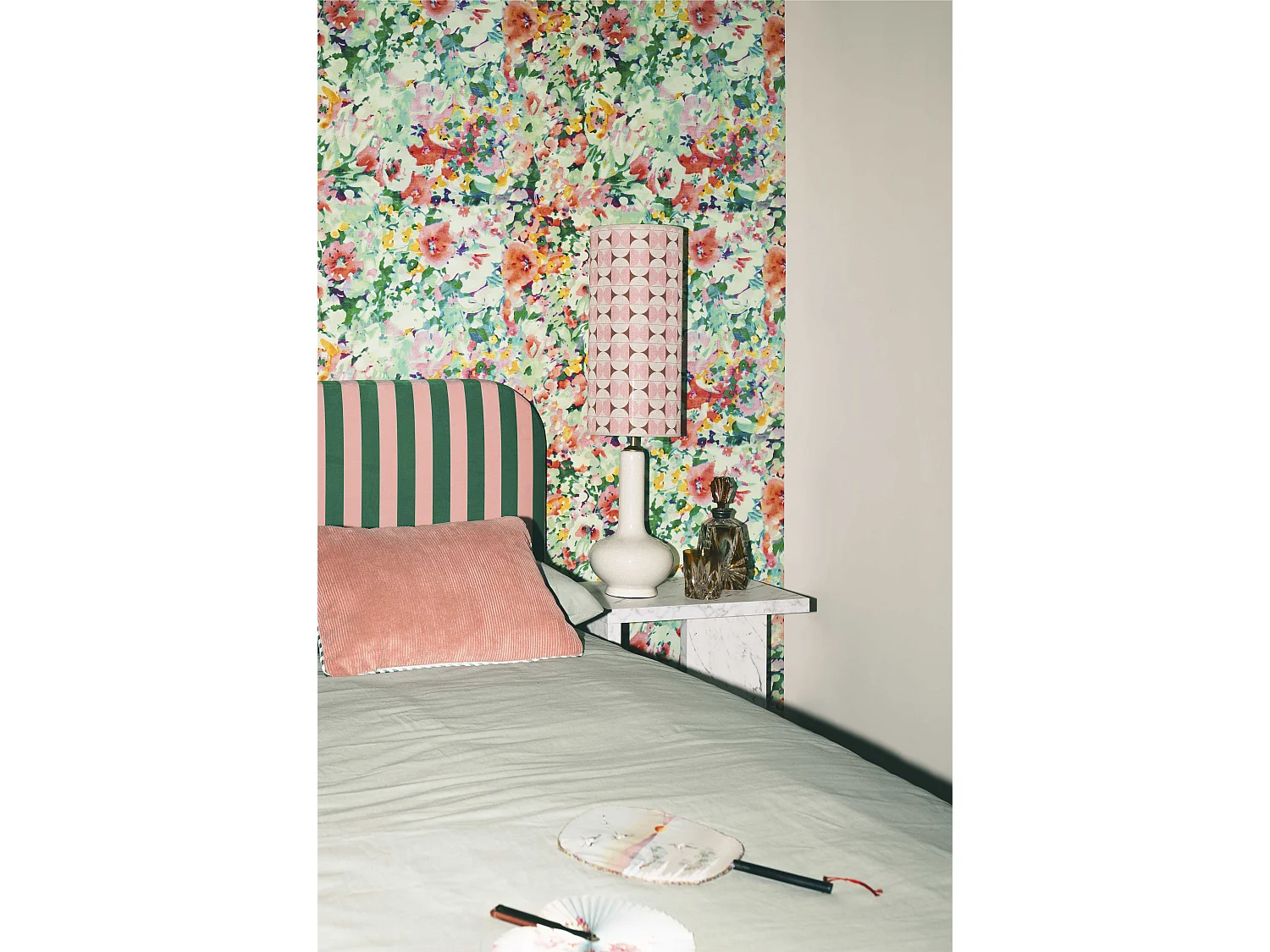 Cabecero tapizado terciopelo a rayas verdes y rosas 190x97cm