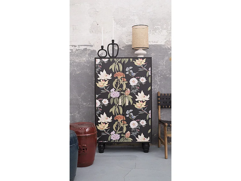 MDF dressoirkast met bloemenprint op zwarte achtergrond