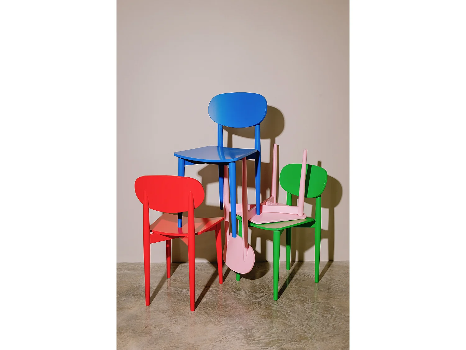 Chaise en bois de hêtre massif rose SANDRO