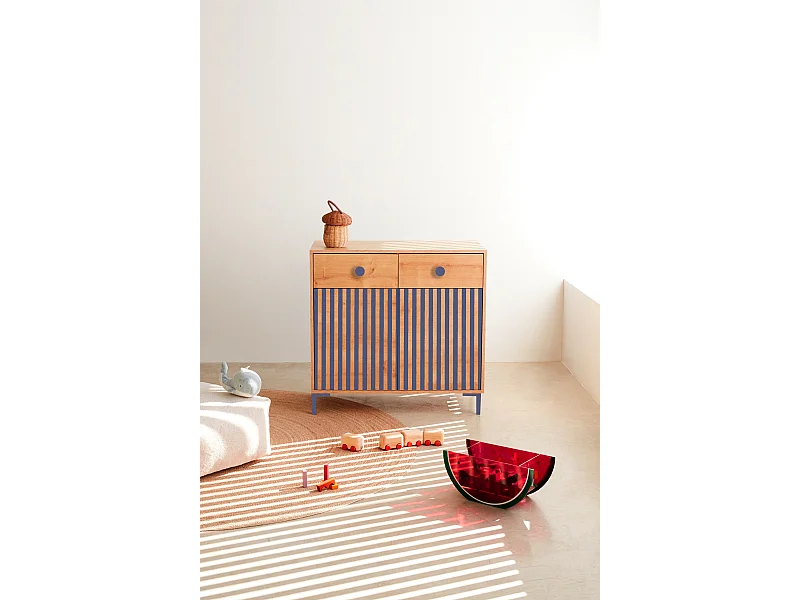 Cómoda 2 puertas 2 cajones color roble y rayas azules