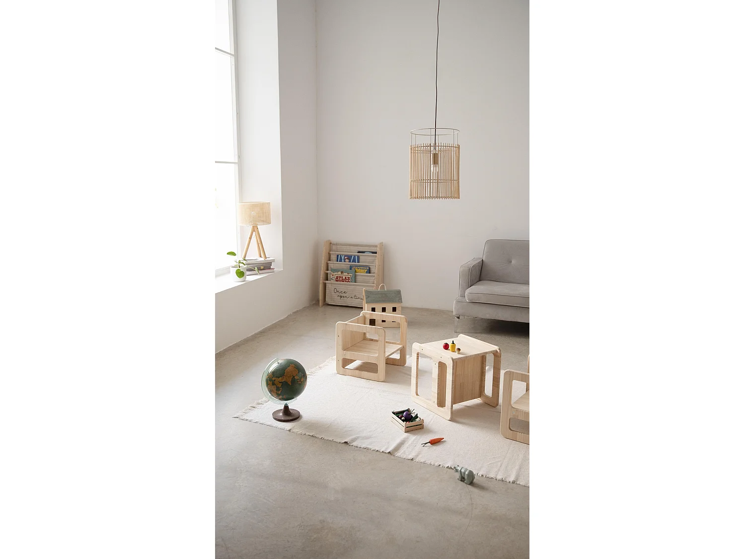 Set 3 chaises enfants en bois pin couleur naturel Montessori.