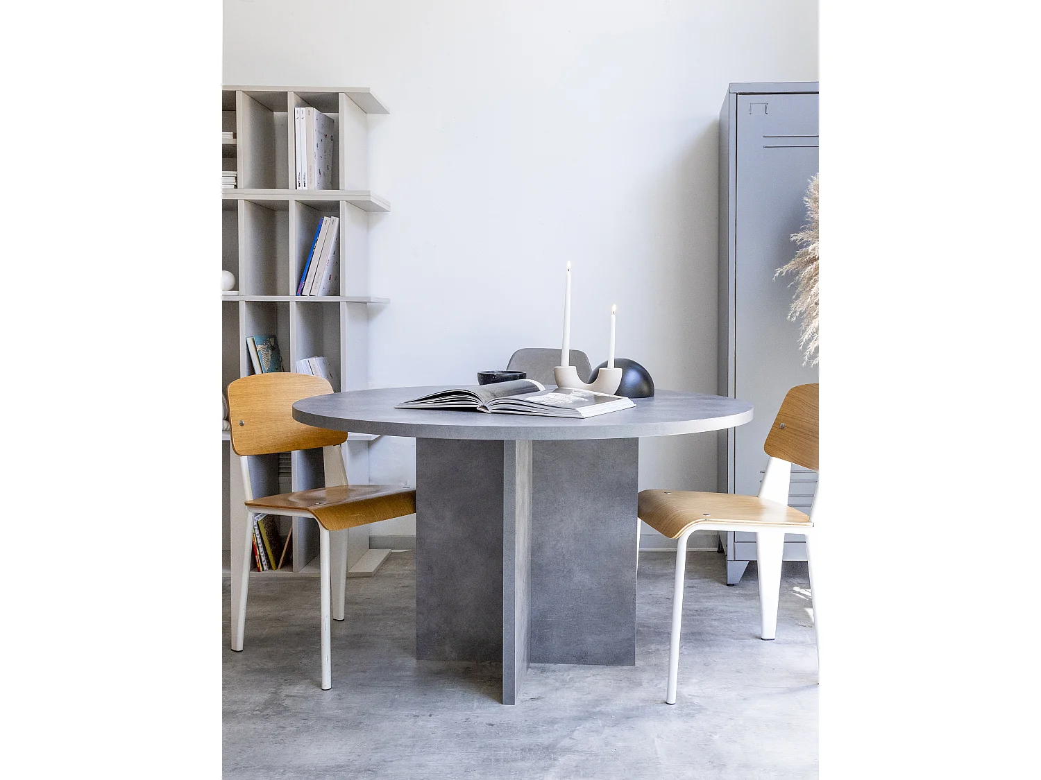 Table à manger en panneau tratifié effet microciment  120cm